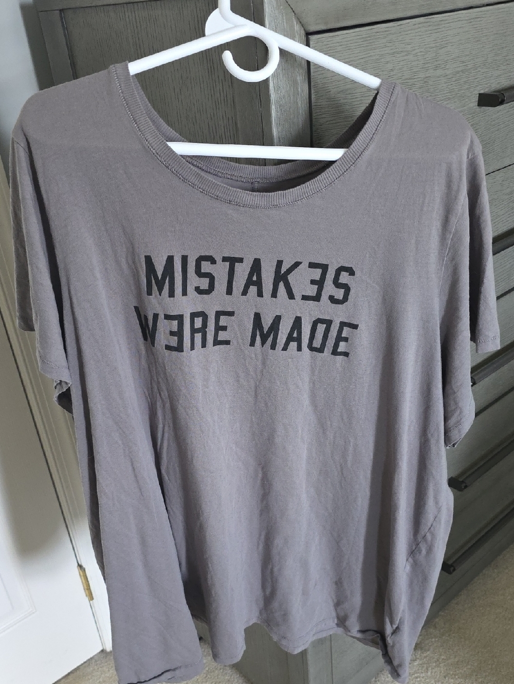 torrid Taupe Short Sleeve Tee with White Interior Print